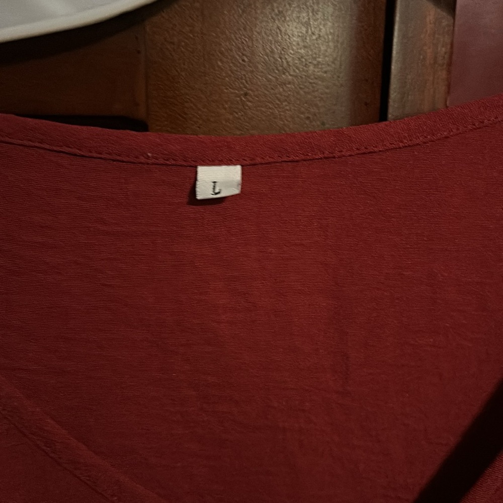 Amazon Essentials Red Top - Picture 3 of 5
